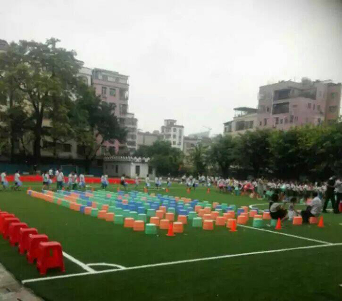 免填充人造草坪為什么能被幼兒園客戶看中呢？