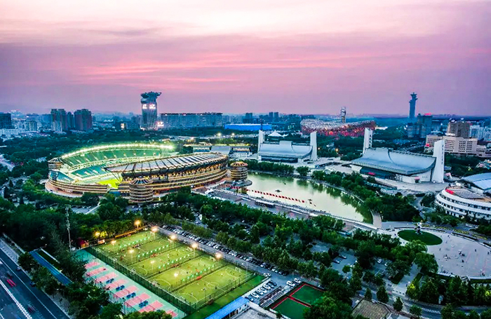 再增兩片國際足聯(lián)（FIFA）認(rèn)證場地！AVG傲勝股份實現(xiàn)雙奧之城標(biāo)志性場館配套設(shè)施建設(shè)大滿貫